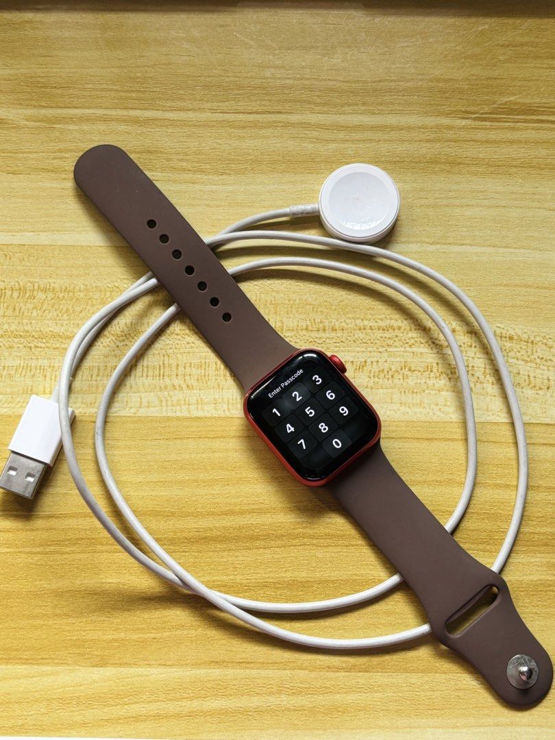 Apple Watch Series 6 (Category: Wearables & Smart Watches) located in Manila. Submitted by deibsssssssssssss_21 (Listing ID 1465759526, Image 2). Description: Good as new May one scratch super liit 91% bh Replaced strap With charger No box Valenzuela/south caloocan loc Payment first.