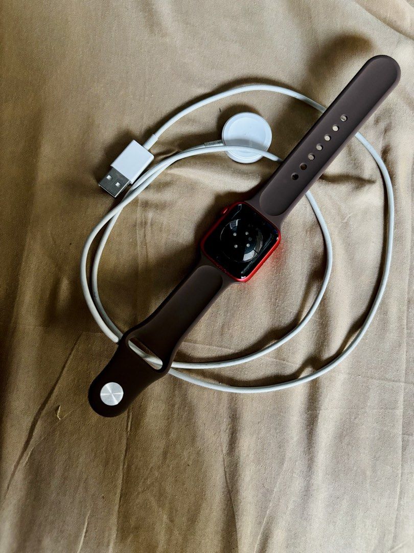 Apple Watch Series 6 (Category: Wearables & Smart Watches) located in Manila. Submitted by deibsssssssssssss_21 (Listing ID 1465759526, Image 3). Description: Good as new May one scratch super liit 91% bh Replaced strap With charger No box Valenzuela/south caloocan loc Payment first.