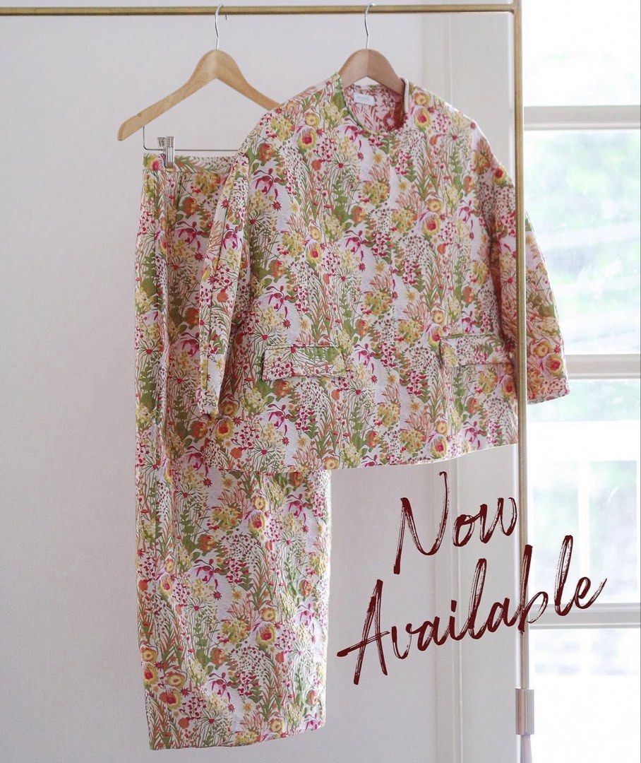 Arared Set (Category: Baju Kurung & sets) located in Shah Alam. Submitted by dfndr.my (Listing ID 1465627550, Image 2). Description: Brand : Arared Size : Top ( S/M ), Bottom ( XL ) Condition : 9/10 Price : RM 140 Item not included postage .