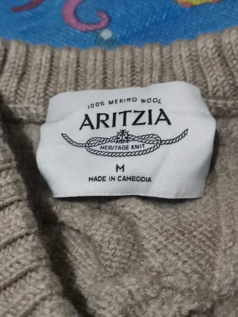 Aritzia wire knitted sweater (Category: Coats, Jackets and Outerwear) located in San Pedro. Submitted by thriftersthrift (Listing ID 1465586407, Image 3). Description: Width(inches) :19.5 Length(inches) :23 Good condition Already wash Color rate : 10 /10 🌵ALL ITEMS ARE FROM UKAY BALE SO MANAGE YOUR EXPECTATION 🌵 ASK SELLER FOR MORE INFORMATION COLOR MAY CHANGE TRU LIGHTING.
