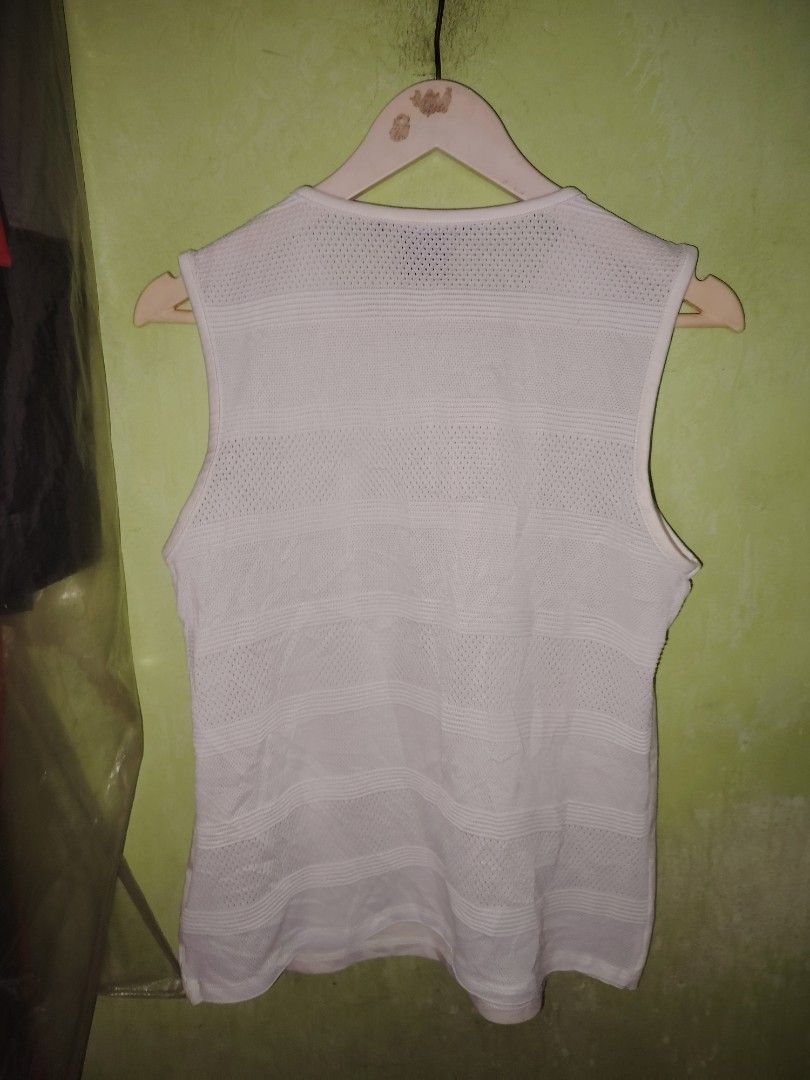 ARMANI EXCHANGE (Category: Activewear) located in Pasig City. Submitted by michelle.asuki (Listing ID 1465639204, Image 2). Description: ARMANI EXCHANGE NO SLEEVES EXCELLENT MEDIUM SIZE 1000.