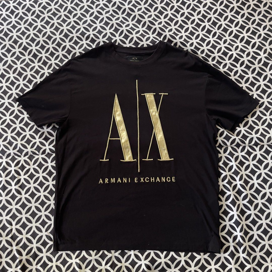 Armani Exchange Gold Logo T-Shirt (Category: Tshirts & Polo Shirts ) located in Manila. Submitted by xeych (Listing ID 1465593516, Image 1). Description: Brand: Armani Exchange (A|X) Price: ₱1100 (negotiable) Color: Black with Gold foil metallic print Material: 100% Cotton Condition: Excellent ✅ Size: Small (S on tag) Fit: Regular DM FOR INQUIRE AND MORE PHOTOS J&T, Lalamove, LBC (shouldered by the buyer) ❌NOT ACCEPTING COD❌.
