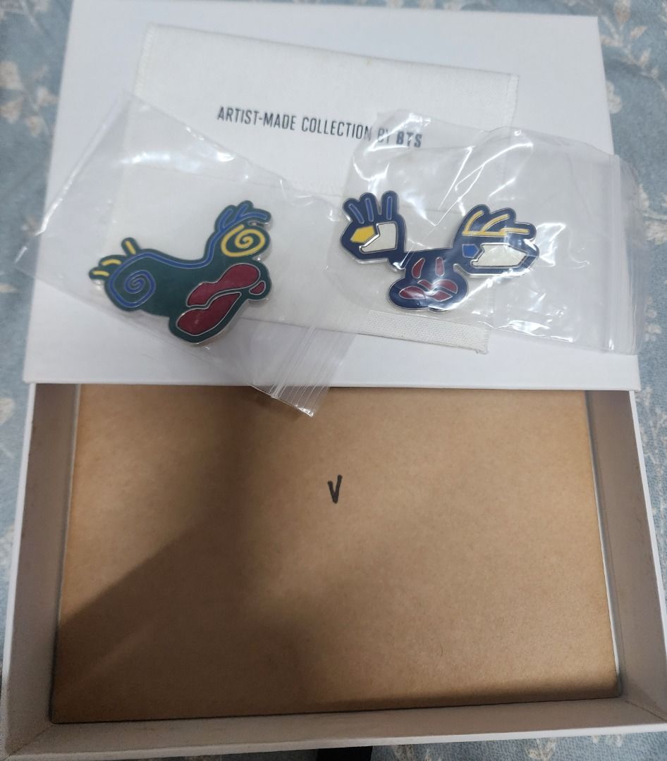 ARTIST MADE COLLECTION BY BTS V - BROOCH SET FACES (Category: K-Wave Merchandise) located in Manila. Submitted by Kpopatmnl (Listing ID 1465590129, Image 2). Description: ON HAND BRAND NEW WITH FREEBIES .+LSF.