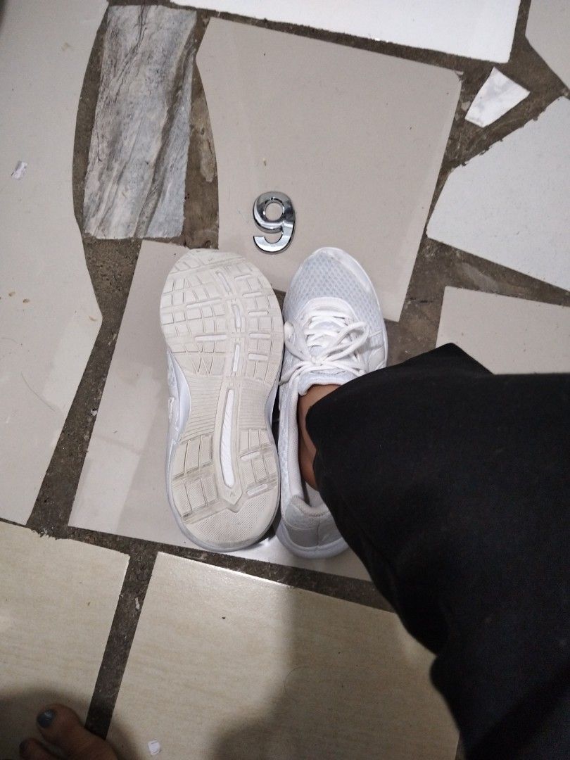 Asics (Category: Sneakers) located in El Salvador. Submitted by francheskaukayukay (Listing ID 1465587810, Image 3). Description: .