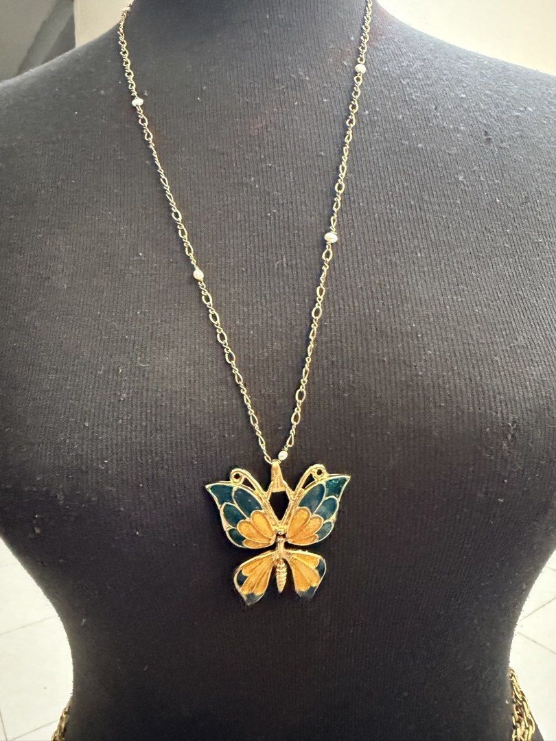 Assorted animals pendant necklace from Japan (Category: Necklaces) located in Pasig City. Submitted by smartshopping.ph (Listing ID 1465712278, Image 2). Description: Animals. 🦋🦜🦉🦢 Butterfly - 700 php Parrot - 1000 php Swan - 1200 php Owl - 800 php.