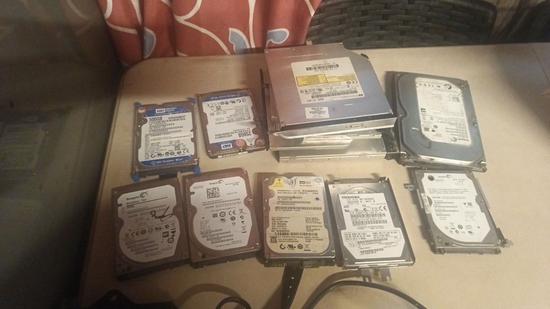 Assorted Hard Drives and CD DVD Optical Drives (Category: Hard Disks & Thumbdrives) located in Mandaluyong City. Submitted by nobledog_257570 (Listing ID 1465582851, Image 1). Description: - Bundle of internal PC and laptop hardware - Includes 2.5" and 3.5" HDDs (250GB to 500GB capacities) lahat po yan na test gugana - Trusted brands: Western Digital, Seagate, and Toshiba - Includes stacked laptop CD/DVD disc drives - Untested pulls from old syst