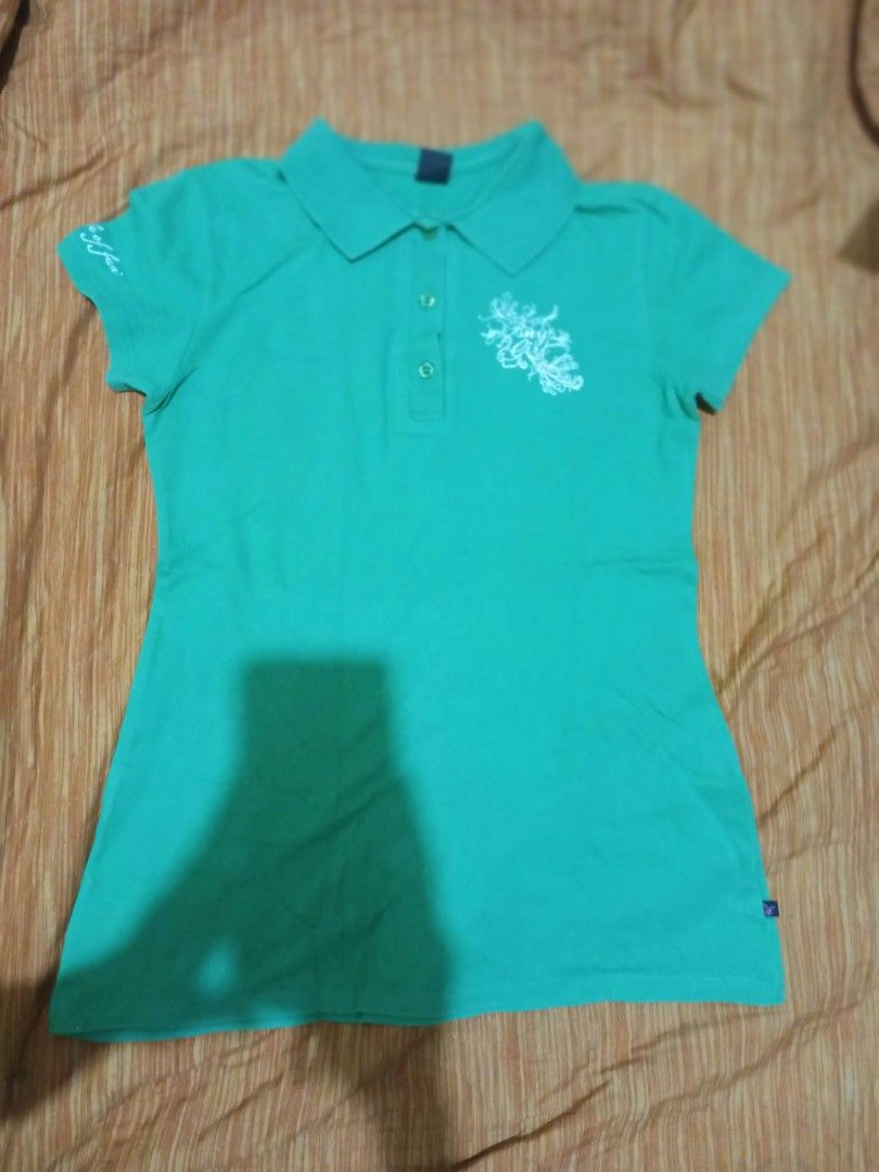 Assorted Polo Shirts Bundle (Category: Shirts) located in Manila. Submitted by raizel1997 (Listing ID 1465592144, Image 3). Description: 5 polo shirts in different colors and patterns. Includes blue with white dots, black with pink stripes, solid green, green with white stripes, and pink with a white moose logo. Short sleeves, standard collars, button-up fronts. Assorted brands like Herbench and Bobson. Comfortable everyday casual wear. Easy to m