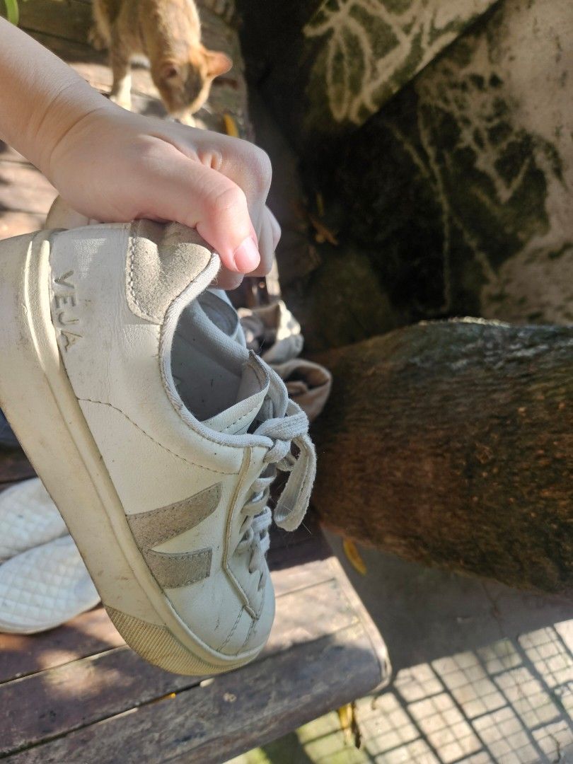 Assorted pre loved shoes (Category: Sneakers) located in Manila. Submitted by zadoraemano_302211 (Listing ID 1465579533, Image 1). Description: pre loves shoes. take all for 1,500php.