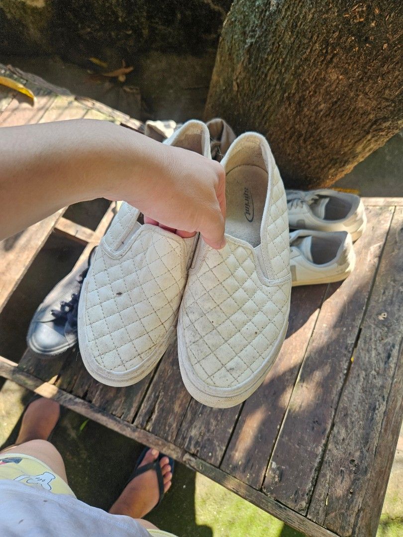 Assorted pre loved shoes (Category: Sneakers) located in Manila. Submitted by zadoraemano_302211 (Listing ID 1465579533, Image 3). Description: pre loves shoes. take all for 1,500php.