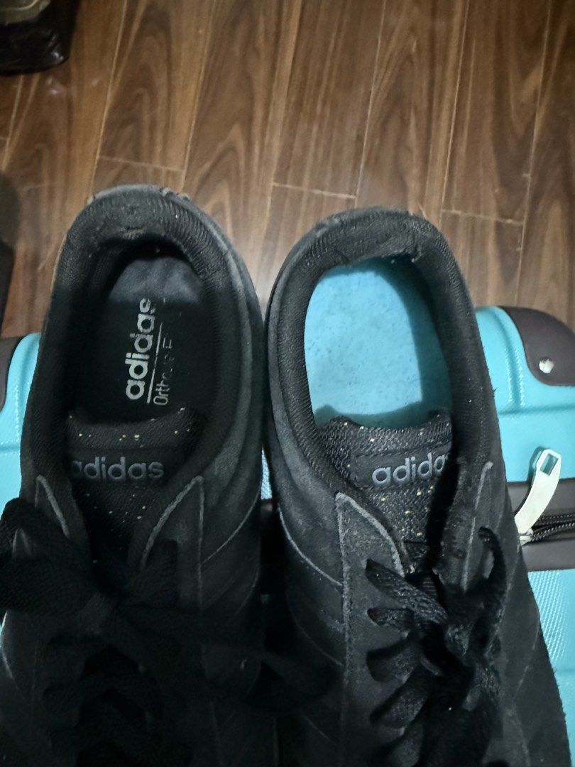 AUTH ADIDAS UNISEX (Category: Sneakers) located in Pasig City. Submitted by stringkits (Listing ID 1465649896, Image 1). Description: AUTH 9.5 .