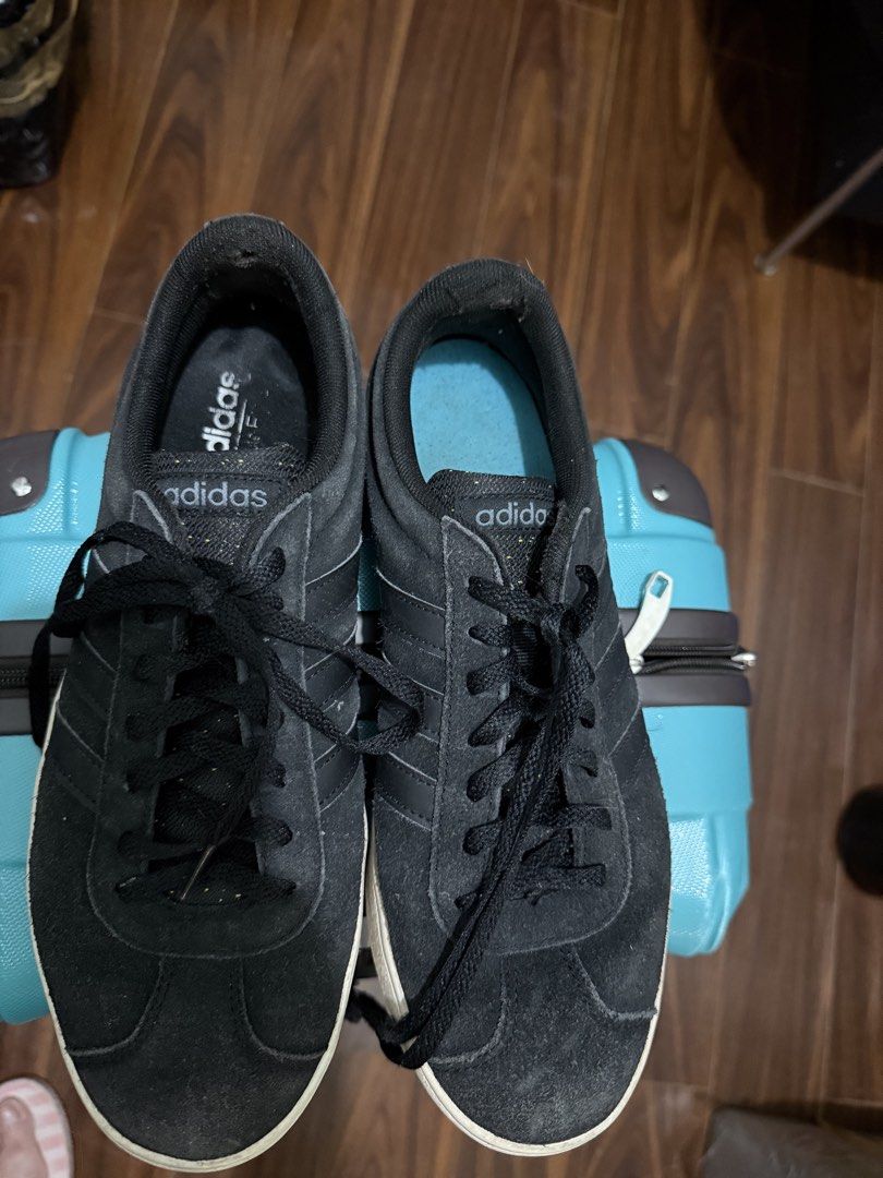 AUTH ADIDAS UNISEX (Category: Sneakers) located in Pasig City. Submitted by stringkits (Listing ID 1465649896, Image 2). Description: AUTH 9.5 .