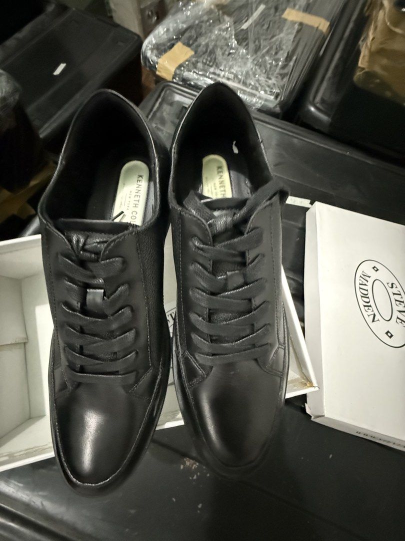AUTH KENNETH COLE (Category: Casual Shoes) located in Pasig City. Submitted by stringkits (Listing ID 1465650727, Image 1). Description: AUTH BNE 9.5 MENS.