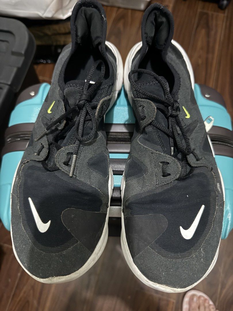 AUTH NIKE (Category: Sneakers) located in Pasig City. Submitted by stringkits (Listing ID 1465650290, Image 1). Description: AUTH 10.5 USA MENS.