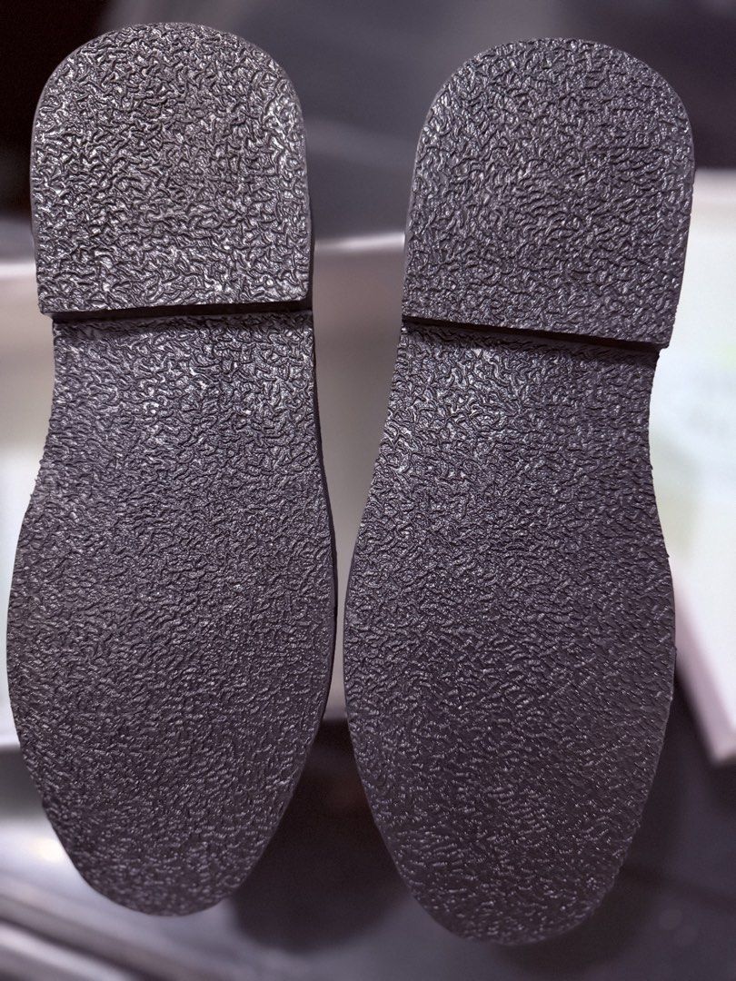 AUTH STEVE MADDEN (Category: Dress Shoes) located in Pasig City. Submitted by stringkits (Listing ID 1465651352, Image 3). Description: AUTH WITH BOX 9.5M .
