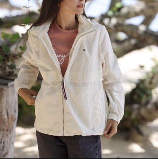 (Category: ) located in . Submitted by gominimalist_closet (Listing ID 1465670877, Image 1). Description: .