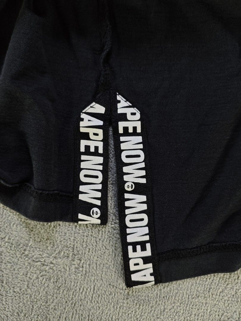 Authentic Aape Now Chest Logo Slitted Black Tee (Authentic/Legit) (Category: Tshirts & Polo Shirts ) located in San Pedro. Submitted by chronothrift (Listing ID 1465652293, Image 3). Description: - Size: Large (W22 x 27-29L) - Condition: 9.2/10 - Color Rate: 9.1/10 - Flaws: ❌❌❌ (None) MOD: J&T Express / Lalamove / Meet MOP: Gcash / Bank Transfer.