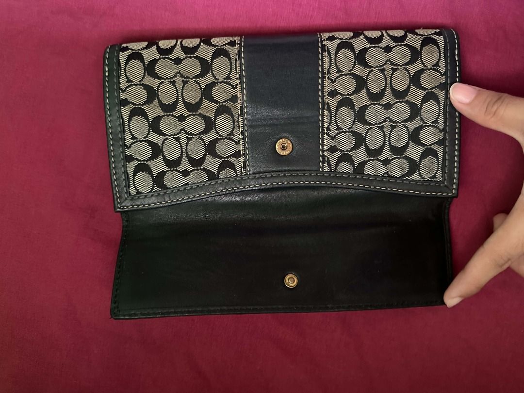 AUTHENTIC CANVAS COACH VINTAGE WALLET (Category: Wallets & Card Holders) located in Cavite. Submitted by curatedby.lei (Listing ID 1465632280, Image 3). Description: DM ME FOR MORE INFOS, CAN SHIP THRU LALAMOVE OR JNT (sf are shouldered by the buyer) issues are shown in the picture.