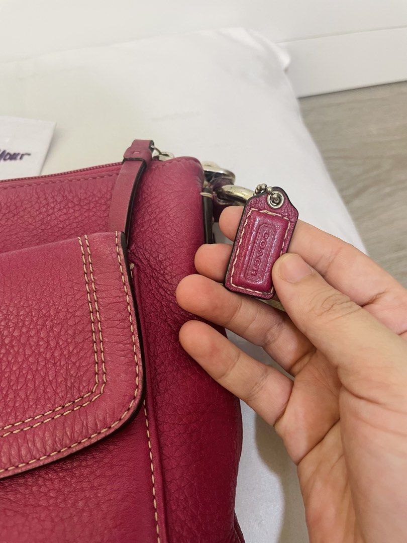 Authentic Coach 49170 Leather Swingpack CrossBody Bag (Category: Luxury Bags & Wallets) located in Paranaque City. Submitted by maemae30 (Listing ID 1465644324, Image 3). Description: For Sale: Authentic Coach 49170 Leather Swingpack CrossBody Bag Original Normal signs of usage only ; no major issue Cow Leather material Price: 1,500 (fixed) 📍Location: Paranaque 🚚Ship: via jnt / lalamove or for pick up 💵Mode of payment: bpi/ gcash Pm for inquir