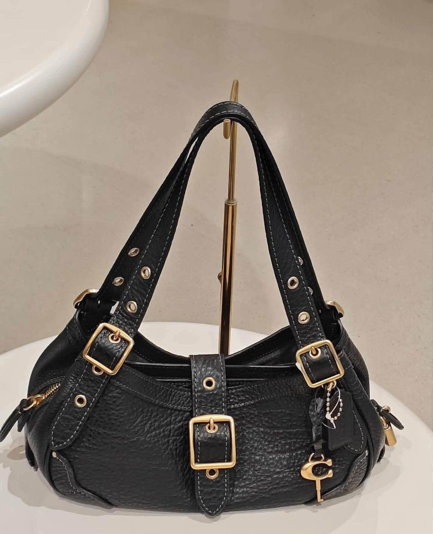 🇺🇸AUTHENTIC COACH BAG🇺🇸 (Category: Shoulder Bags) located in Manila. Submitted by luckyperfectfinds (Listing ID 1465684418, Image 2). Description: .