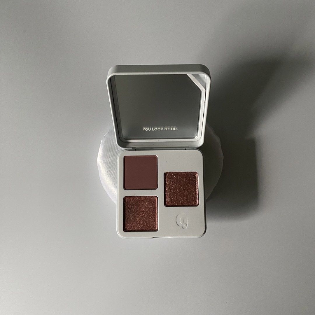 [AUTHENTIC] Glossier Monochromes Essential Eyeshadow Trio Palette (Heather) (Category: Makeup) located in Midsayap. Submitted by someones_attic (Listing ID 1465715462, Image 1). Description: ⤿shade: heather ⤿net wt: 3.9 g | 0.12 oz ▹see attached screenshot for the OG SRP SAR 95 on SEPHORA (authorized luxury retailer site) ▹brand new & unused. mirror still plastic sealed. (please refer to photos for actual condition) 💯 guaranteed authentic from Q