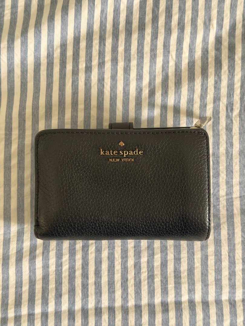 Authentic Kate Spade bifold wallet (Category: Wallets & Card holders) located in Marikina City. Submitted by eggugu (Listing ID 1465598875, Image 1). Description: With flaw, see photos.