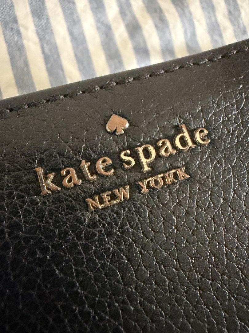 Authentic Kate Spade bifold wallet (Category: Wallets & Card holders) located in Marikina City. Submitted by eggugu (Listing ID 1465598875, Image 2). Description: With flaw, see photos.