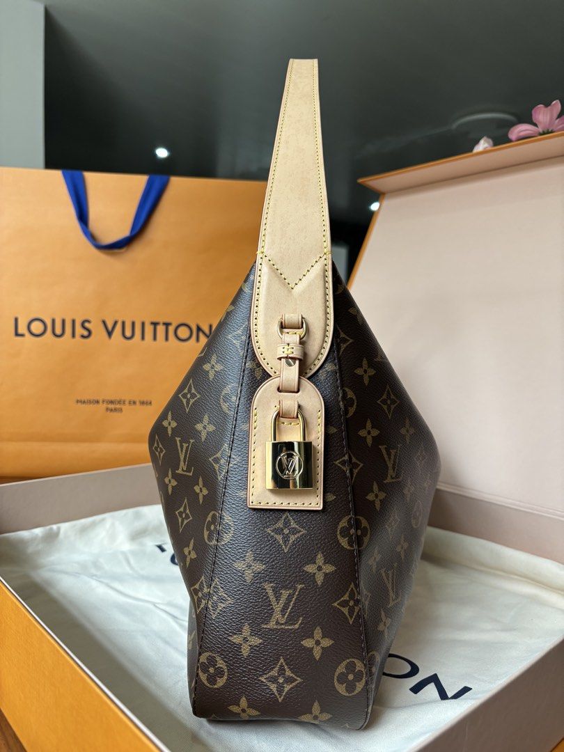 Louis Vuitton Slouchy MM (Category: Luxury Bags & Wallets) located in Pasig City. Submitted by tcrealtysolutions (Listing ID 1465706266, Image 2). Description: 100% Authentic Monogram Louis Vuitton Slouchy MM, personally purchased in Milan. This model is not readily available in PH Market❗️ * Fall/Winter 2024 collection * Distinctive, modern silhouette that stands out from classic Neverfull and Speedy styles, Less commonly seen, making it a more 