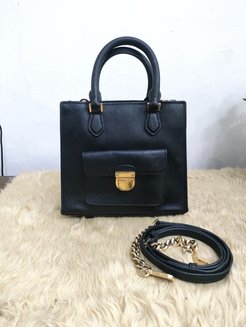 Authentic Michael Kors Mini Bridgette top handle crossbody (Category: Cross-body Bags) located in Rizal. Submitted by hsiri1128 (Listing ID 1465673229, Image 1). Description: 💯✔️Legit CONDITION : 8.5/10 ISSUE / FLAWS : None. normal signs of wear only MATERIAL : Genuine saffiano leather w/ gold hardwares DETAILS : Fit long wallet if patayo. magnetic closure, stand alone. black actual color. intact pa rubberseals.