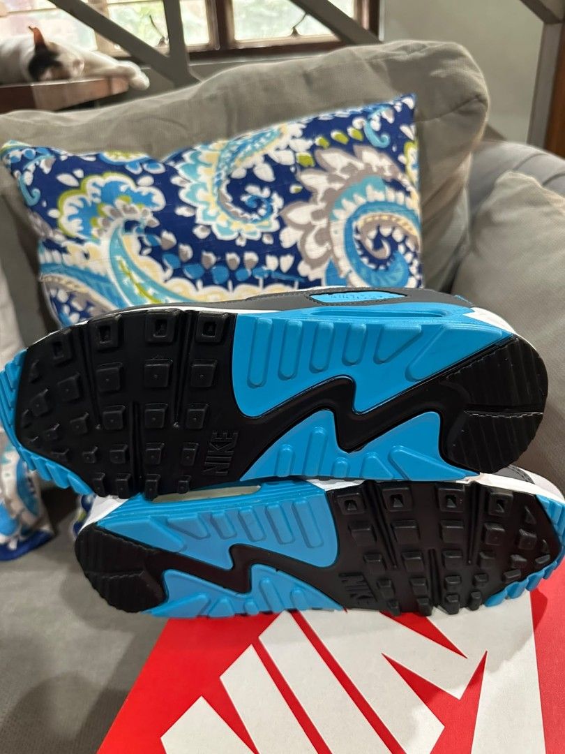 AUTHENTIC NIKE AIRMAX 90 (Category: Sneakers) located in Manila. Submitted by noblecrystal2026 (Listing ID 1465664014, Image 3). Description: BRANDNEW 100% AUTHENTIC with RECEIPT 9 US mens Serial DM0029 019 Color: Platinum Tint/Iron Grey PHP5,000.00 MEETUP: SM angono ships via J&T, Lalamove or LBC GCASH/ Paymaya payment.