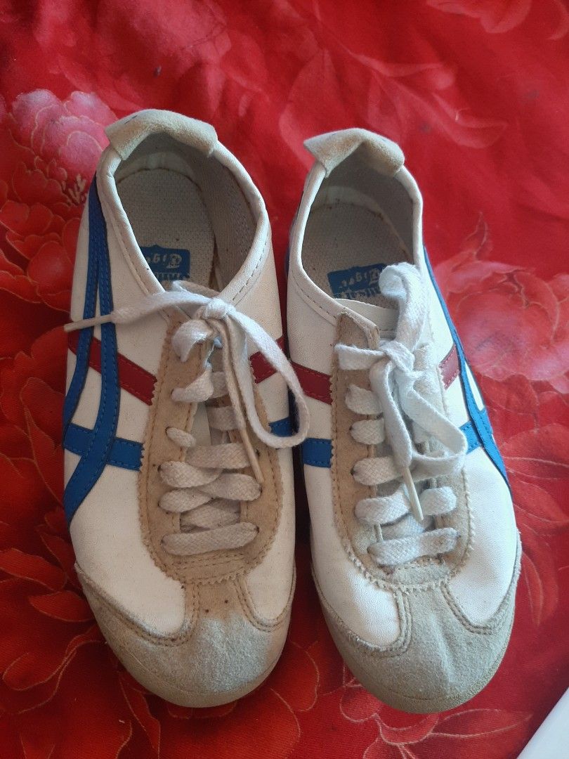 Authentic Onitsuka Tiger Mexico 66 (EU 32.5) (Category: Babies & Kids Fashion) located in Manila. Submitted by villamante56249 (Listing ID 1465757809, Image 1). Description: Model: Mexico 66 – C534Y Size: 20 cm / US 1 / EU 32.5 Color: White / Blue / Red Made in Indonesia Pre-loved and still in good condition. May signs of use and some discoloration/dirt from storage, but overall still wearable and the original details are intact..