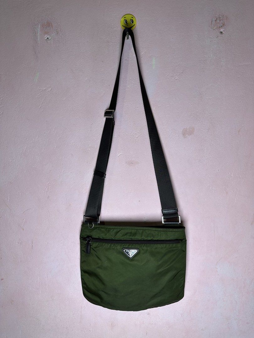 Authentic prada (Category: Sling Bags) located in Tawau. Submitted by itemscondstore (Listing ID 1465703147, Image 1). Description: Item bundle Kondisi ok Ada kesan warna.