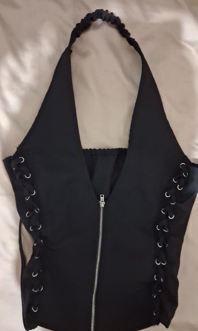 B1T1 Halter Top (Category: Sleeveless) located in Manila. Submitted by boldfish_512666 (Listing ID 1465743159, Image 2). Description: RFS: Wrong size bought ✅️ Same day delivery ✅️ Metro Manila only + SF.