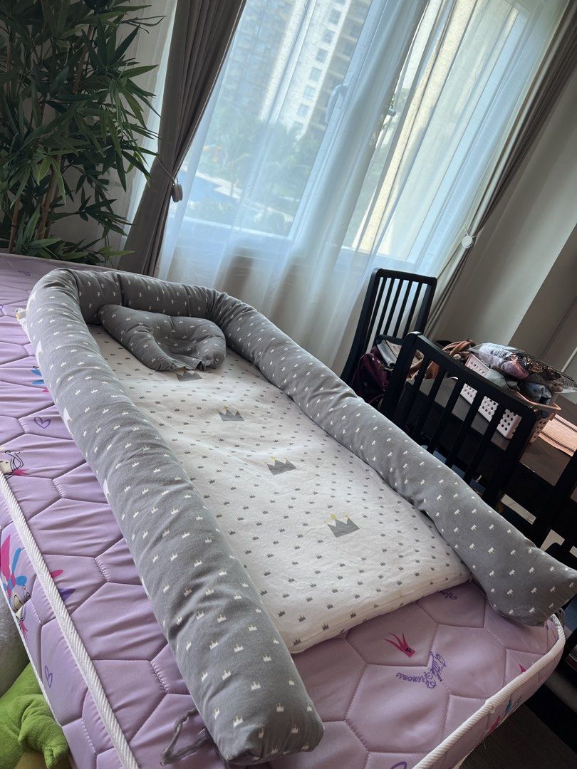 Baby Nest Co-sleeper (Category: Cots & Cribs) located in Muntinlupa City. Submitted by thriftpandamnl (Listing ID 1465632528, Image 2). Description: Also a portable travel bed ✨ RFS: decluttering, malaki na si baby .