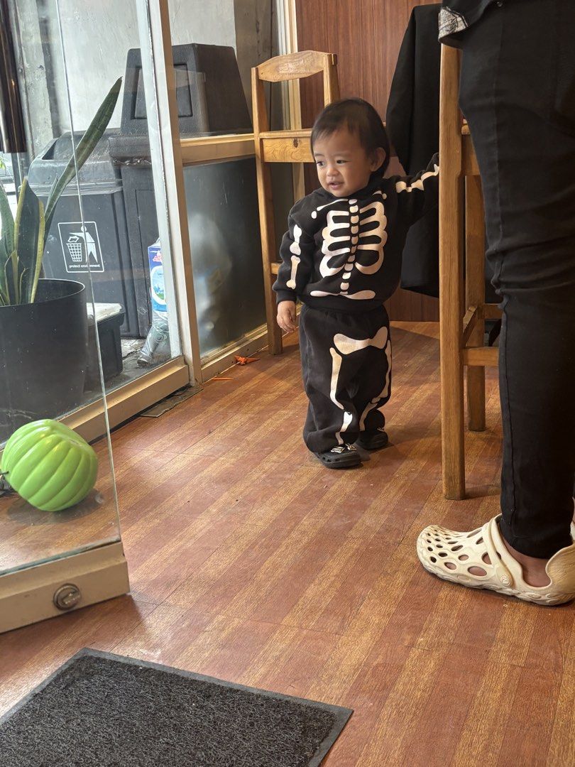 Baby Skeleton tracksuit (Category: Babies & Kids Fashion) located in Pasay City. Submitted by sandybuggy (Listing ID 1465617089, Image 3). Description: 12-18mos on tag. Can fit upto 24mos.