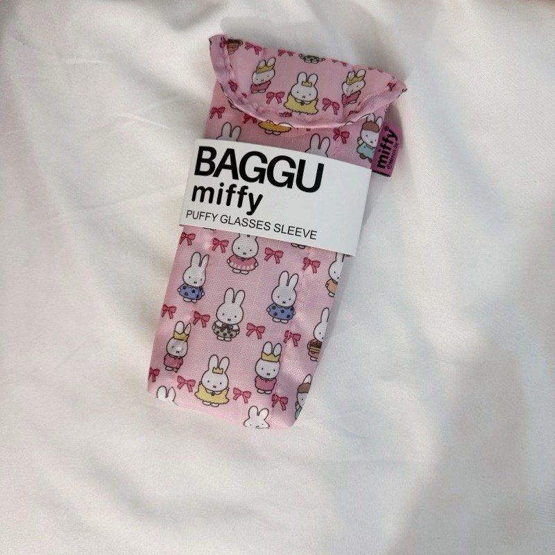 Baggu Small Pouch (Category: Purses & Pouches) located in Manila. Submitted by patchypat01 (Listing ID 1465608843, Image 2). Description: ETA OCT 15-17.