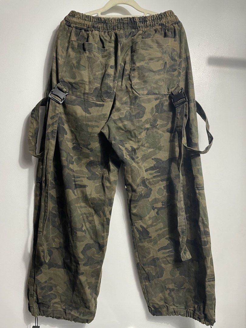 Baggy Heavy Denim Camou Pants (Category: Joggers) located in Rizal. Submitted by akoheats (Listing ID 1465726611, Image 2). Description: Excellent Condition ✨ Issue:None! Size: Freesize Free Size Garterized 38” length 📌 Accepts layaway (up to 15 days) ❗️Check item carefully before purchasing ❗️No returns or exchanges after purchase.