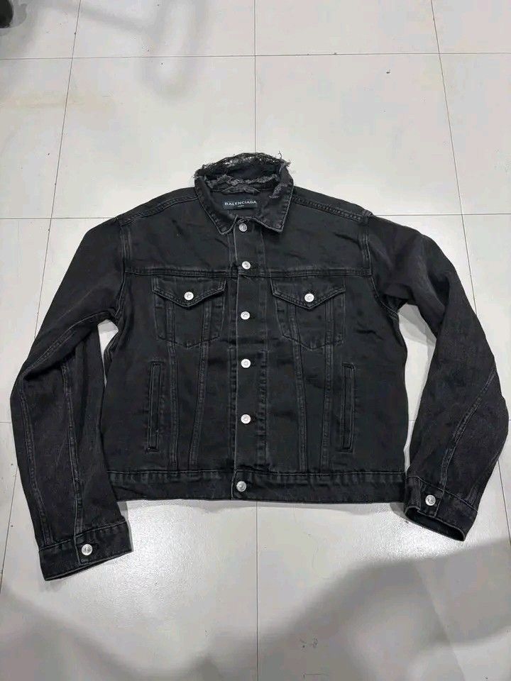 Balen distrrss denim unisex (Category: Luxury Apparel) located in Navotas City. Submitted by DalVintage (Listing ID 1465640414, Image 3). Description: balenciaga distress denim Distress denim Size 52 22.5 width 24 length Excellent.