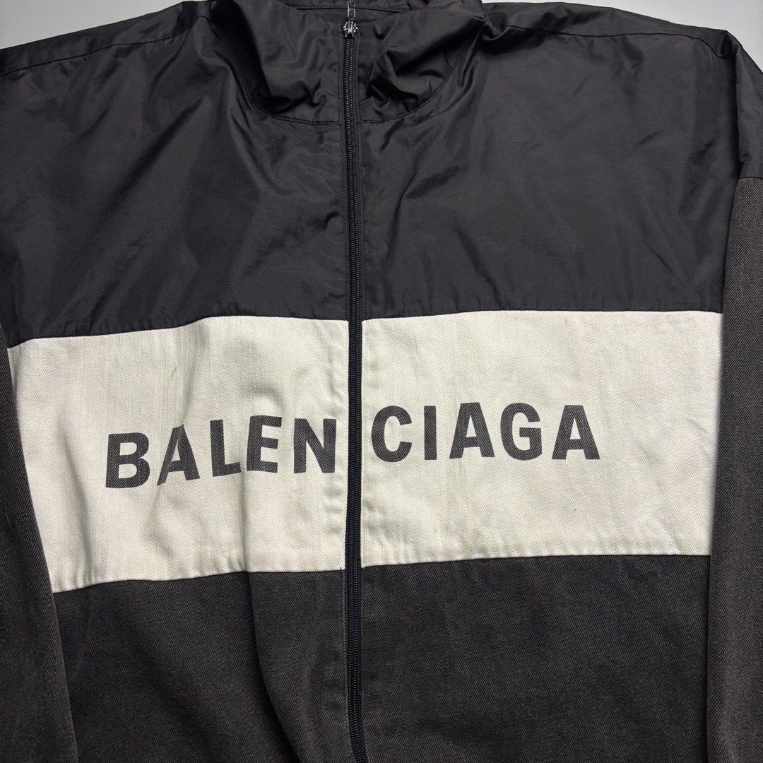 BALENCIAGA (Category: Coats, Jackets and Outerwear) located in Taguig. Submitted by the_rare_edit (Listing ID 1465588353, Image 3). Description: DIMENSIONS: 26x31 ISSUE: chipped puller but working zipper COLOR RATE: 10/10 CONDITION: Excellent condition .