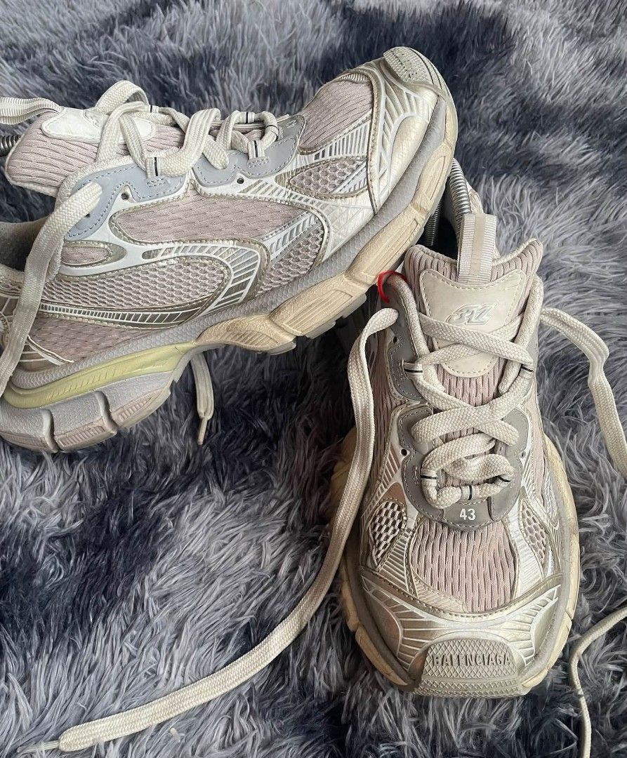 Balenciaga 3XL (Category: Sneakers) located in Manila. Submitted by nolie_bunao (Listing ID 1465581138, Image 3). Description: decluterring excellent condition size :43mens no box 9.5/10 North caloocan.
