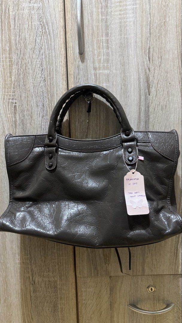 Balenciaga City bag (Category: Luxury Bags & Wallets) located in Taguig. Submitted by soranghae.co (Listing ID 1465630829, Image 2). Description: Japan preloved with dustbag no flaws.