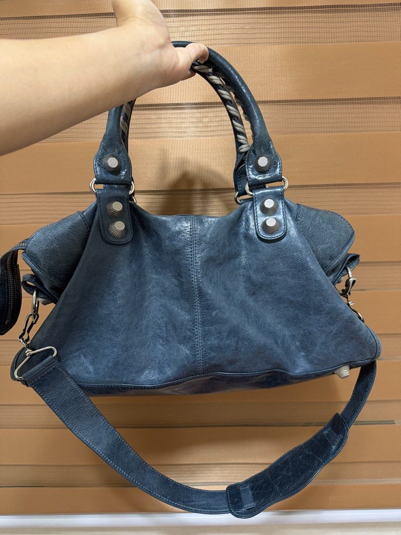 Balenciaga City Bag Big Stud (Category: Shoulder Bags) located in Calamba. Submitted by brave_cchichi (Listing ID 1465747769, Image 2). Description: NEGO alt balenciaga open for swap to big stud as well.