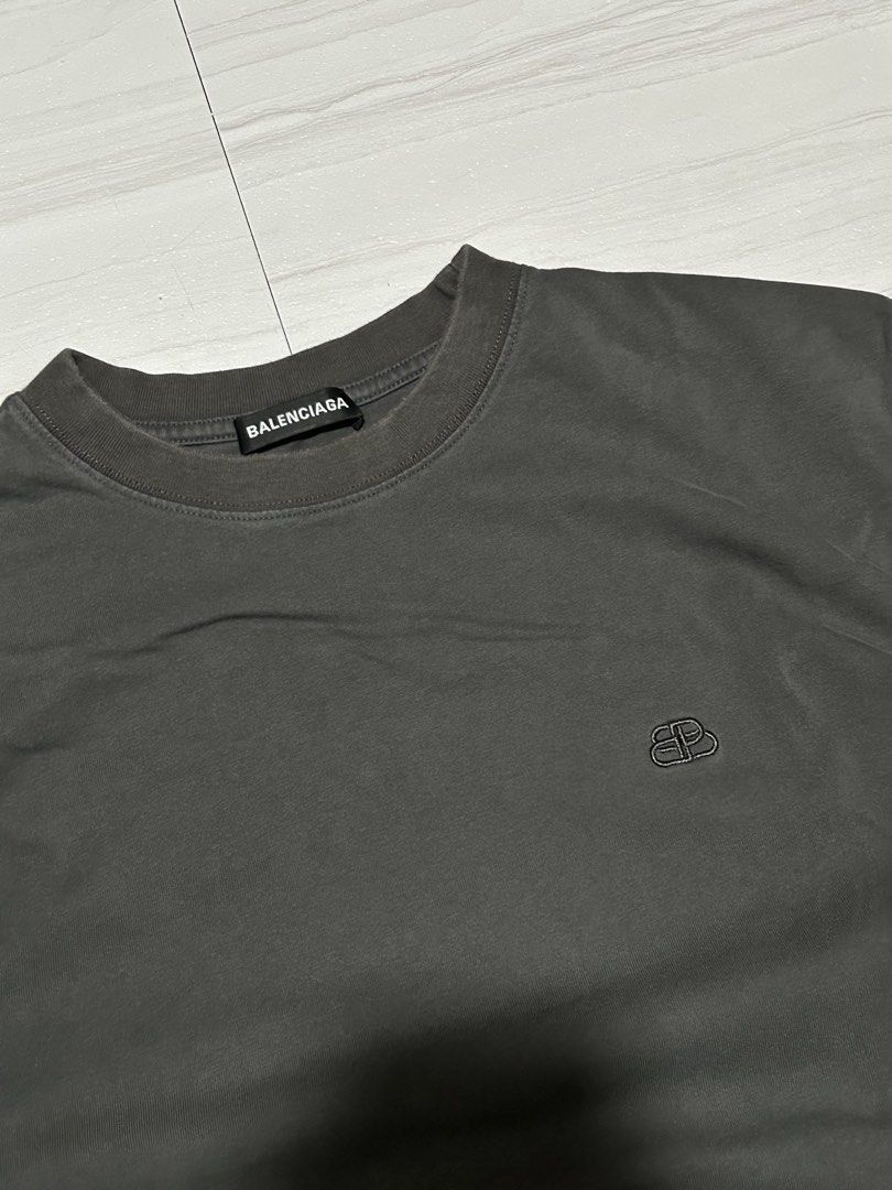 Balenciaga Logo Tee (Category: Tshirts & Polo Shirts ) located in Manila. Submitted by blessed.drei (Listing ID 1465713184, Image 2). Description: As New Condition Width : 21 Length 28 XS Oversized ₱400 + Shipping 📍 Deca Homes, Manila.