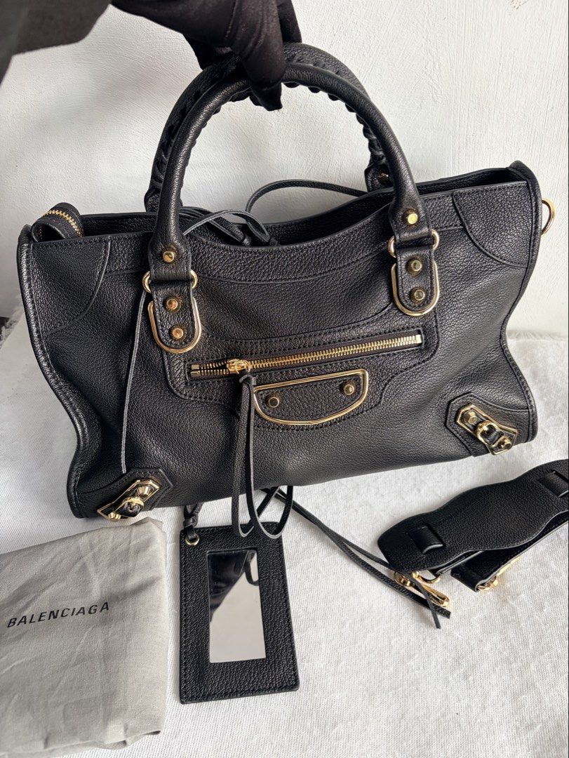 Balenciaga Mettalic Edge (Category: Shoulder Bags) located in Dasmarinas. Submitted by jadasy_vintagefinds (Listing ID 1465611729, Image 2). Description: Balenciaga Metallic Edge 2 way Large top handle with removable strap and mirror in great condition with dust bag Coded ukay. ‼️PLEASE TAKE TIME TO READ‼️ 🛑✋🏻 DON’T MAKE AN OFFER IF UNSURE. 🛑✋🏻 IF IN DOUBT, DON’T BUY. WILL SAVE US BOTH SOME TIME. ❌NO COD for No Profile Reviews/Ratings/locked 