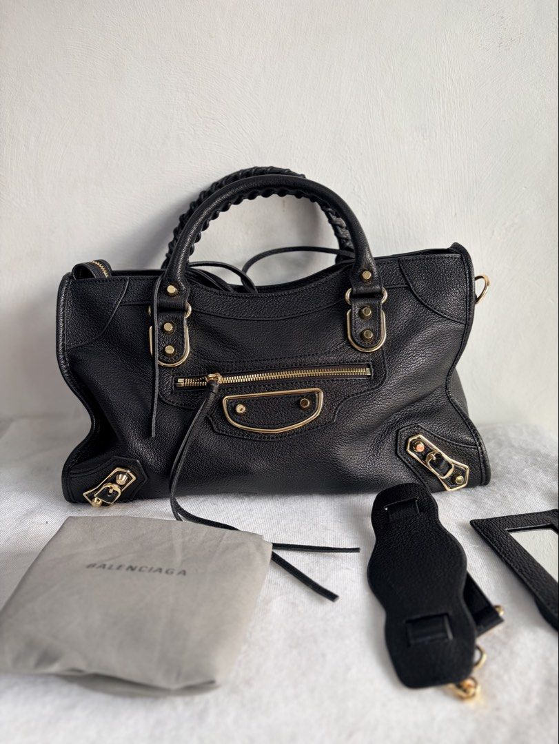 Balenciaga Mettalic Edge (Category: Shoulder Bags) located in Dasmarinas. Submitted by jadasy_vintagefinds (Listing ID 1465611729, Image 1). Description: Balenciaga Metallic Edge 2 way Large top handle with removable strap and mirror in great condition with dust bag Coded ukay. ‼️PLEASE TAKE TIME TO READ‼️ 🛑✋🏻 DON’T MAKE AN OFFER IF UNSURE. 🛑✋🏻 IF IN DOUBT, DON’T BUY. WILL SAVE US BOTH SOME TIME. ❌NO COD for No Profile Reviews/Ratings/locked 