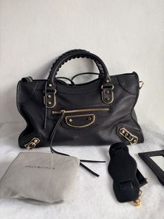 (Category: ) located in . Submitted by jadasy_vintagefinds (Listing ID 1465611729, Image 1). Description: .