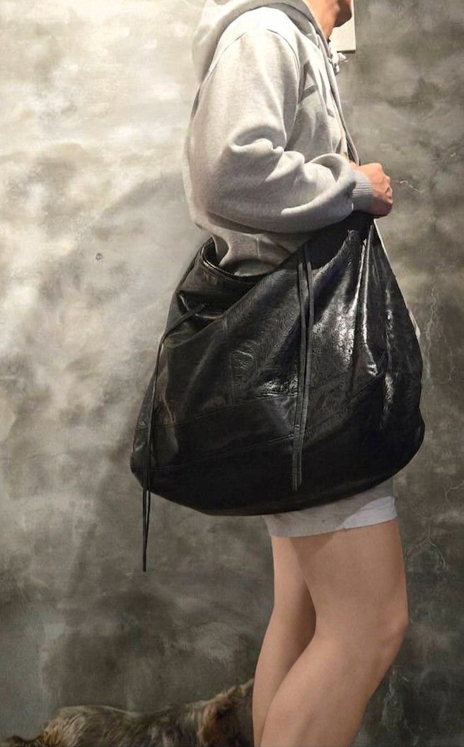 Balenciaga XL Courier (Category: Luxury Bags & Wallets) located in Meycauayan. Submitted by tuschy (Listing ID 1465674745, Image 2). Description: selling my preloved balenciaga xl courier with legit grail.