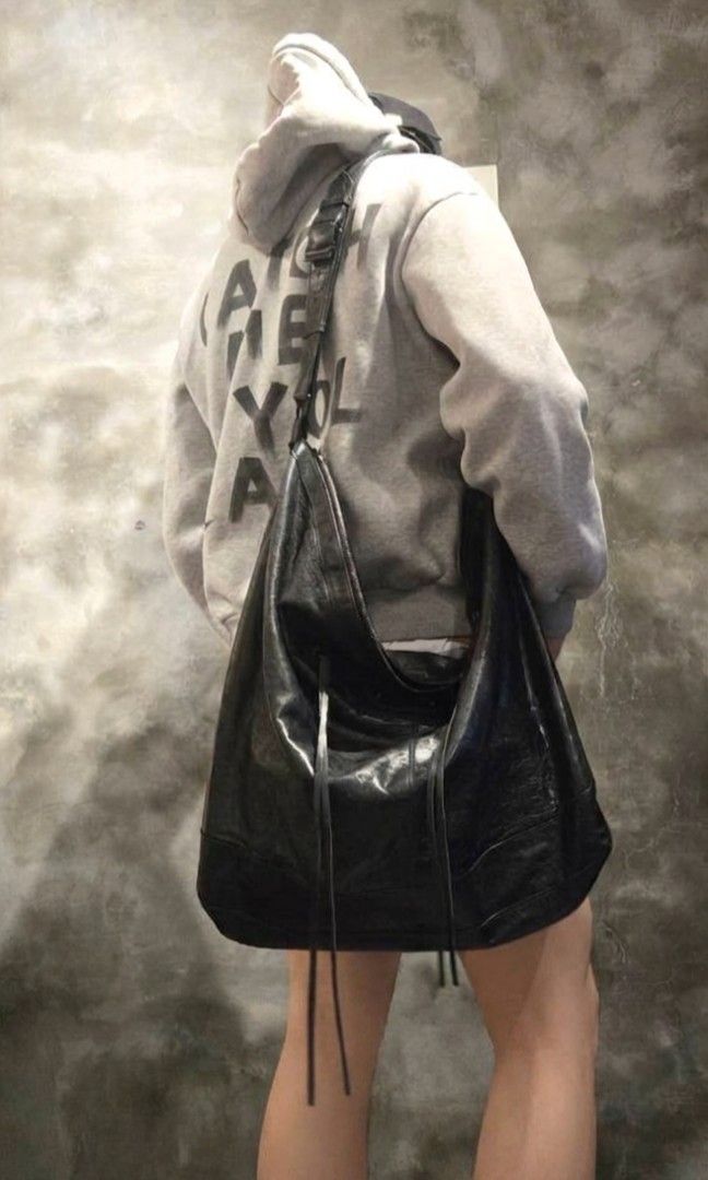 Balenciaga XL Courier (Category: Luxury Bags & Wallets) located in Meycauayan. Submitted by tuschy (Listing ID 1465674745, Image 1). Description: selling my preloved balenciaga xl courier with legit grail.