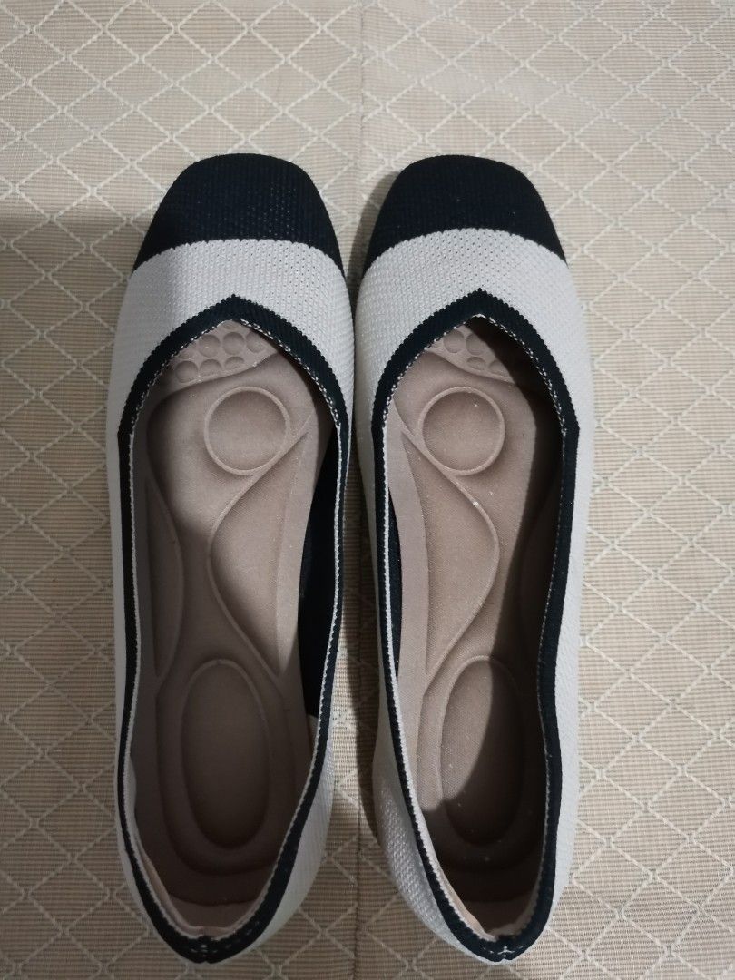 ballet flats (Category: Flats & Sandals) located in Quezon City. Submitted by charlottescollection (Listing ID 1465639894, Image 2). Description: the fitting room bought for 1595 comfy and lightweight .