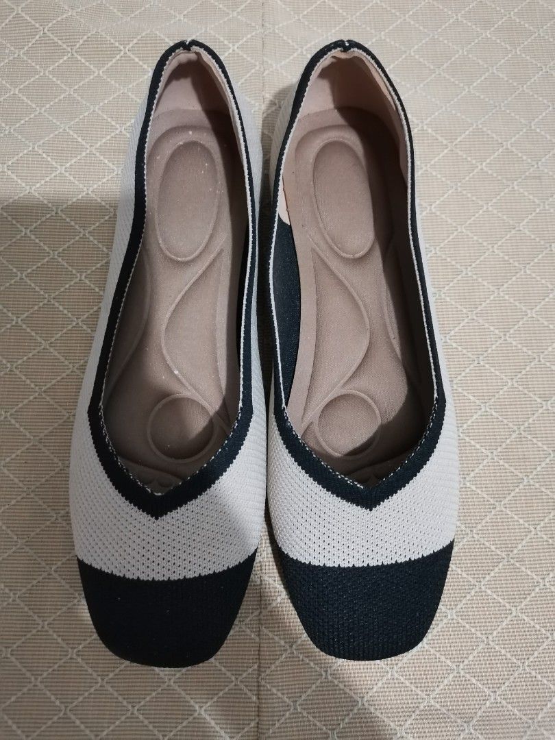 ballet flats (Category: Flats & Sandals) located in Quezon City. Submitted by charlottescollection (Listing ID 1465639894, Image 1). Description: the fitting room bought for 1595 comfy and lightweight .