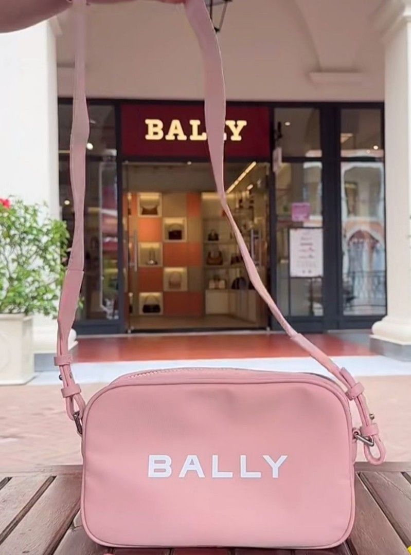 bally nylon camera bag (Category: Luxury Bags & Wallets) located in Las Pinas. Submitted by glamdustph (Listing ID 1465703775, Image 1). Description: 💯 authentic retail price 19,000 selling below srp BNEW plus sf thank you.